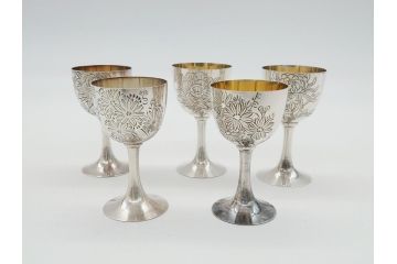 純銀　彫金　銀林　銀盃　一つ一つ丁寧な花の彫金が施されたリキュールグラス5客セット(酒器、脚付コップ)(R-062140)