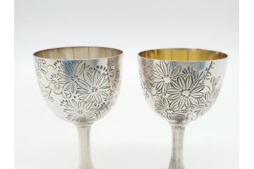 純銀　彫金　銀林　銀盃　一つ一つ丁寧な花の彫金が施されたリキュールグラス5客セット(酒器、脚付コップ)(R-062140)