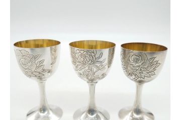 純銀　彫金　銀林　銀盃　一つ一つ丁寧な花の彫金が施されたリキュールグラス5客セット(酒器、脚付コップ)(R-062140)