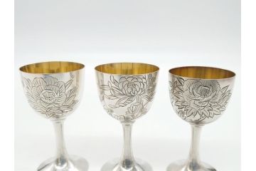 純銀　彫金　銀林　銀盃　一つ一つ丁寧な花の彫金が施されたリキュールグラス5客セット(酒器、脚付コップ)(R-062140)