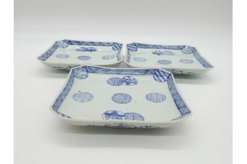 古伊万里　染付　丸紋　隅切り　5.3寸　約16cm　食卓を爽やかに彩る正角皿3客セット(葵、団花紋、五寸三分、変形皿、中皿、和皿、和食器)(R-062141)