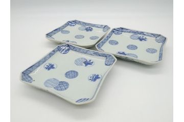 古伊万里　染付　丸紋　隅切り　5.3寸　約16cm　食卓を爽やかに彩る正角皿3客セット(葵、団花紋、五寸三分、変形皿、中皿、和皿、和食器)(R-062142)