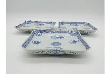 古伊万里　染付　丸紋　隅切り　5.3寸　約16cm　食卓を爽やかに彩る正角皿3客セット(葵、団花紋、五寸三分、変形皿、中皿、和皿、和食器)(R-062142)