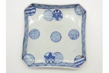 古伊万里　染付　丸紋　隅切り　5.3寸　約16cm　食卓を爽やかに彩る正角皿3客セット(葵、団花紋、五寸三分、変形皿、中皿、和皿、和食器)(R-062142)