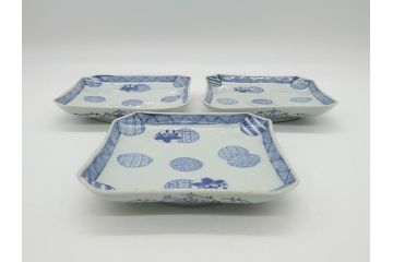 古伊万里　染付　丸紋　隅切り　5.3寸　約16cm　食卓を爽やかに彩る正角皿3客セット(葵、団花紋、五寸三分、変形皿、中皿、和皿、和食器)(R-062144)