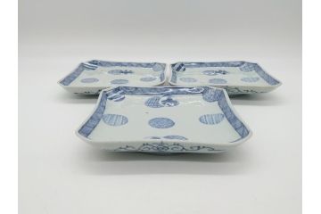 古伊万里　染付　丸紋　隅切り　5.3寸　約16cm　食卓を爽やかに彩る正角皿3客セット(葵、団花紋、五寸三分、変形皿、中皿、和皿、和食器)(R-062145)