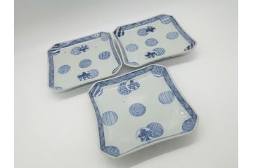 古伊万里　染付　丸紋　隅切り　5.3寸　約16cm　食卓を爽やかに彩る正角皿3客セット(葵、団花紋、五寸三分、変形皿、中皿、和皿、和食器)(R-062145)