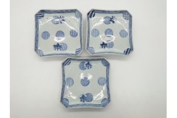 古伊万里　染付　丸紋　隅切り　5.3寸　約16cm　食卓を爽やかに彩る正角皿3客セット(葵、団花紋、五寸三分、変形皿、中皿、和皿、和食器)(R-062145)