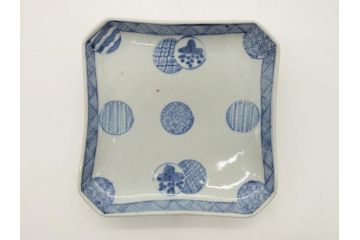 古伊万里　染付　丸紋　隅切り　5.3寸　約16cm　食卓を爽やかに彩る正角皿3客セット(葵、団花紋、五寸三分、変形皿、中皿、和皿、和食器)(R-062145)