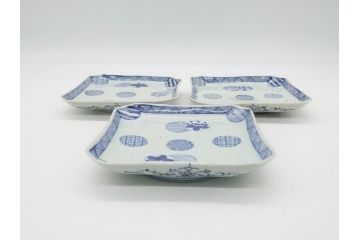 古伊万里　染付　丸紋　隅切り　5.3寸　約16cm　食卓を爽やかに彩る正角皿3客セット(葵、団花紋、五寸三分、変形皿、中皿、和皿、和食器)(R-062146)