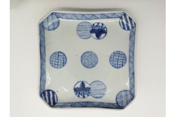 古伊万里　染付　丸紋　隅切り　5.3寸　約16cm　食卓を爽やかに彩る正角皿3客セット(葵、団花紋、五寸三分、変形皿、中皿、和皿、和食器)(R-062146)