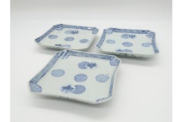 古伊万里　染付　丸紋　隅切り　5.3寸　約16cm　食卓を爽やかに彩る正角皿3客セット(葵、団花紋、五寸三分、変形皿、中皿、和皿、和食器)(R-062147)