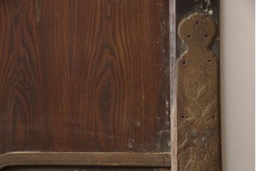 和製アンティーク　枠ヒノキ(檜)材・板ケヤキ(欅)材　鶴・亀　大きな金具が存在感抜群の庄内蔵戸1枚(玄関戸、引き戸、建具)(R-062149)
