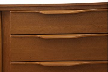 イギリスビンテージ　チーク材　ビューティリティ(Beautility)　木製リングの取っ手がアクセントのサイドボード(サイドキャビネット、リビングボード、収納棚、戸棚、ヴィンテージ)(R-062151)
