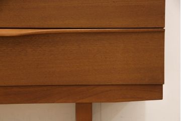 イギリスビンテージ　チーク材　ビューティリティ(Beautility)　木製リングの取っ手がアクセントのサイドボード(サイドキャビネット、リビングボード、収納棚、戸棚、ヴィンテージ)(R-062151)