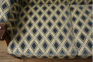 中古　美品　神戸洋家具　メープル不二屋　優雅な佇まいが魅力的な3人掛けソファ(ラウンジソファ、アームソファ、三人掛け、3P)(R-062153)