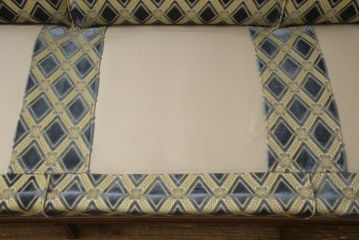 中古　美品　神戸洋家具　メープル不二屋　優雅な佇まいが魅力的な3人掛けソファ(ラウンジソファ、アームソファ、三人掛け、3P)(R-062153)