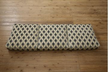 中古　美品　神戸洋家具　メープル不二屋　優雅な佇まいが魅力的な3人掛けソファ(ラウンジソファ、アームソファ、三人掛け、3P)(R-062153)