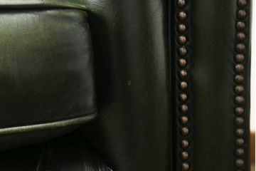 イギリスビンテージ　美品!!　本革　ラグジュアリーな大人の空間を演出する2人掛けチェスターフィールドソファ(レザーソファ、2P、二人掛け、アームソファ、ヴィンテージ)(R-062154)