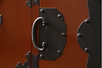 中古　朱塗り　漆塗り　上質な和の空間づくりにおすすめ!!和モダンな民芸チェスト(引き出し、収納タンス、整理たんす、衣装箪笥、和箪笥)(R-062155)