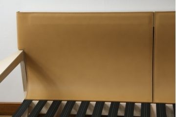 中古　超美品　Cassina(カッシーナ)　ELORO(エローロ)　FY革　本革　洗練されたモダンデザインが格好いい!!メンズライクな空間を演出する2人掛けソファ(2P、二人掛け、クッションソファ、レザーソファ、アームソファ)(定価約170万円)(R-062160)