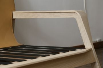 中古　超美品　Cassina(カッシーナ)　ELORO(エローロ)　FY革　本革　洗練されたモダンデザインが格好いい!!メンズライクな空間を演出する2人掛けソファ(2P、二人掛け、クッションソファ、レザーソファ、アームソファ)(定価約170万円)(R-062160)