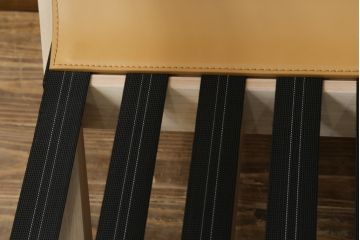 中古　超美品　Cassina(カッシーナ)　ELORO(エローロ)　FY革　本革　洗練されたモダンデザインが格好いい!!メンズライクな空間を演出する2人掛けソファ(2P、二人掛け、クッションソファ、レザーソファ、アームソファ)(定価約170万円)(R-062160)