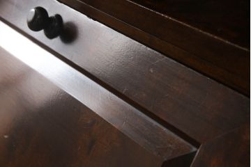 和製ビンテージ　北海道民芸家具　絶版品　収納に便利な本棚付き!!シックなライティングビューロー(簿記机、引き出し、ブックシェルフ、本棚、飾り棚、収納棚、ワークデスク、在宅ワーク、在宅用、ヴィンテージ) (R-062162)