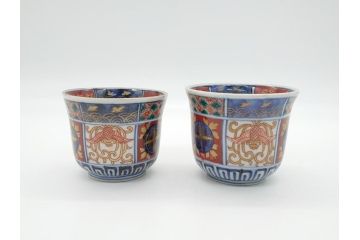 明治期　上手物　伊万里　色絵　お茶の時間を華やかに演出する湯呑み2客セット(大・小)(和食器、茶器、茶道具)(R-062168)