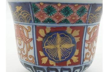 明治期　上手物　伊万里　色絵　お茶の時間を華やかに演出する湯呑み2客セット(大・小)(和食器、茶器、茶道具)(R-062168)