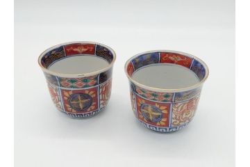 明治期　上手物　伊万里　色絵　お茶の時間を華やかに演出する湯呑み2客セット(大・小)(和食器、茶器、茶道具)(R-062169)