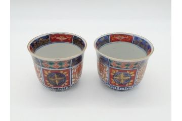 明治期　上手物　伊万里　色絵　お茶の時間を華やかに演出する湯呑み2客セット(大・小)(和食器、茶器、茶道具)(R-062169)