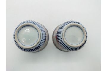 明治期　上手物　伊万里　色絵　お茶の時間を華やかに演出する湯呑み2客セット(大・小)(和食器、茶器、茶道具)(R-062169)