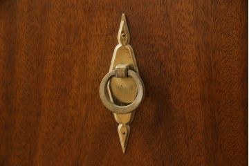 中古　美品　DREXEL HERITAGE(ドレクセルヘリテイジ)　Triune(トライユン)　上品な佇まいのブックケース(シェルフ、本棚、飾り棚、キャビネット、収納棚)(R-062172)