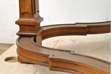 中古　DREXEL HERITAGE(ドレクセルヘリテイジ)　FRANCESCA(フランチェスカ)シリーズ　エレガントなデザインの脚が魅力的なガラス天板のカクテルテーブル(センターテーブル、ローテーブル、リビングテーブル、ガラステーブル)(定価約48万円)(R-062173)
