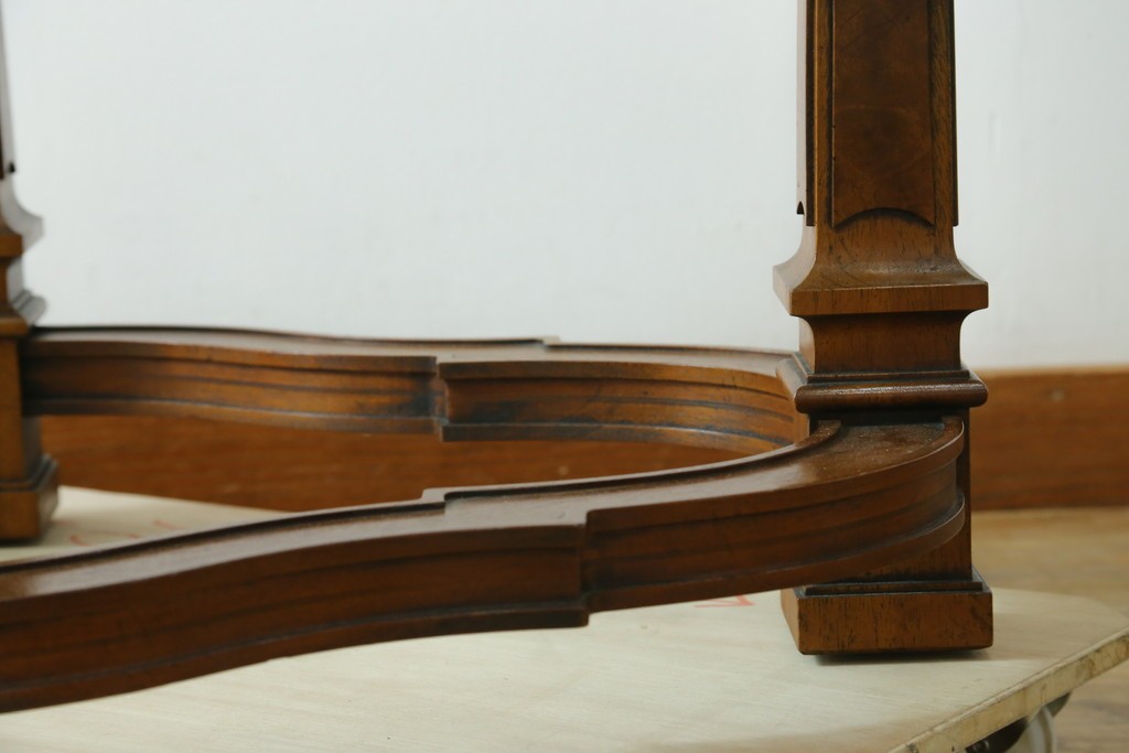 中古　DREXEL HERITAGE(ドレクセルヘリテイジ)　FRANCESCA(フランチェスカ)シリーズ　エレガントなデザインの脚が魅力的なガラス天板のカクテルテーブル　定価約48万円　(R-062173)