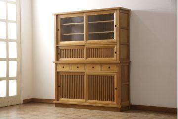 中古　美品　国産家具　和室・洋室どちらにも合う!!和モダンデザインの水屋箪笥(食器棚、収納棚、重ね戸棚、飾り棚、キャビネット)(R-062176)