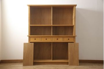 中古　美品　国産家具　和室・洋室どちらにも合う!!和モダンデザインの水屋箪笥(食器棚、収納棚、重ね戸棚、飾り棚、キャビネット)(R-062176)