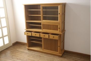 中古　美品　国産家具　和室・洋室どちらにも合う!!和モダンデザインの水屋箪笥(食器棚、収納棚、重ね戸棚、飾り棚、キャビネット)(R-062176)