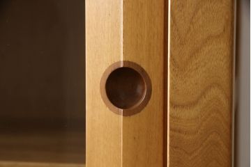中古　美品　国産家具　和室・洋室どちらにも合う!!和モダンデザインの水屋箪笥(食器棚、収納棚、重ね戸棚、飾り棚、キャビネット)(R-062176)