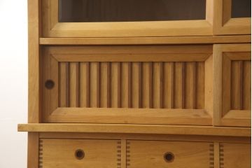 中古　美品　国産家具　和室・洋室どちらにも合う!!和モダンデザインの水屋箪笥(食器棚、収納棚、重ね戸棚、飾り棚、キャビネット)(R-062176)