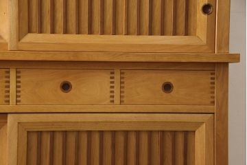 中古　美品　国産家具　和室・洋室どちらにも合う!!和モダンデザインの水屋箪笥(食器棚、収納棚、重ね戸棚、飾り棚、キャビネット)(R-062176)