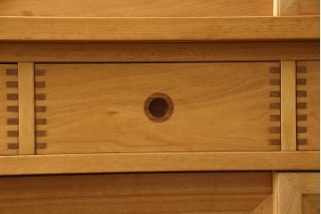 中古　美品　国産家具　和室・洋室どちらにも合う!!和モダンデザインの水屋箪笥(食器棚、収納棚、重ね戸棚、飾り棚、キャビネット)(R-062176)