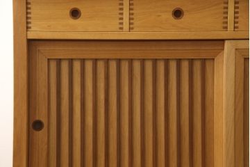 中古　美品　国産家具　和室・洋室どちらにも合う!!和モダンデザインの水屋箪笥(食器棚、収納棚、重ね戸棚、飾り棚、キャビネット)(R-062176)