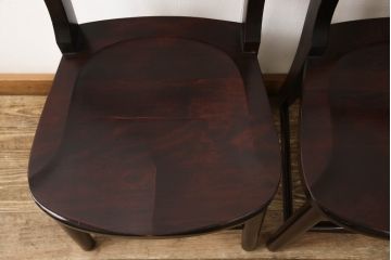中古　九州民芸家具　すらりと伸びた後ろ脚と滑らかな木肌が上品なラダーバックチェア2脚セット(ダイニングチェア、板座チェア、イス、椅子)(R-062185)