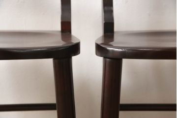 中古　九州民芸家具　すらりと伸びた後ろ脚と滑らかな木肌が上品なラダーバックチェア2脚セット(ダイニングチェア、板座チェア、イス、椅子)(R-062185)