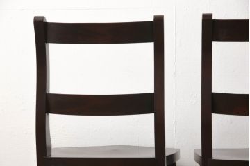 中古　九州民芸家具　すらりと伸びた後ろ脚と滑らかな木肌が上品なラダーバックチェア2脚セット(ダイニングチェア、板座チェア、イス、椅子)(R-062185)