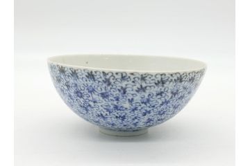 江戸期　古伊万里　染付　花唐草文　3.3寸　約10cm　手描きの味わいが感じられる茶碗(三寸三分、和食器、深皿、和皿)(R-062186)