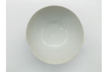 江戸期　古伊万里　染付　花唐草文　3.3寸　約10cm　手描きの味わいが感じられる茶碗(三寸三分、和食器、深皿、和皿)(R-062186)
