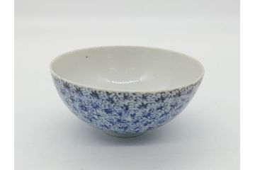 江戸期　古伊万里　染付　花唐草文　3.3寸　約10cm　手描きの味わいが感じられる茶碗(三寸三分、和食器、深皿、和皿)(R-062186)